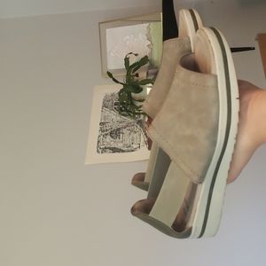 Earths Origins Sage Green Womens 6 1/2 W Shoes